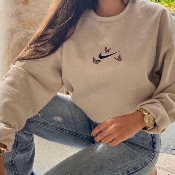 Nike Sweaters - Nike butterfly sweatshirt